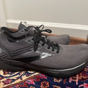 Brooks Men's Gray Running Shoes- ONLY WORN ONCE